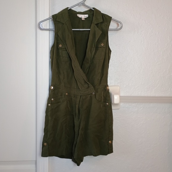 Marilyn Monroe Romper Cute Sleeveless Shorts Juniors XS Army Green - Picture 2 of 6